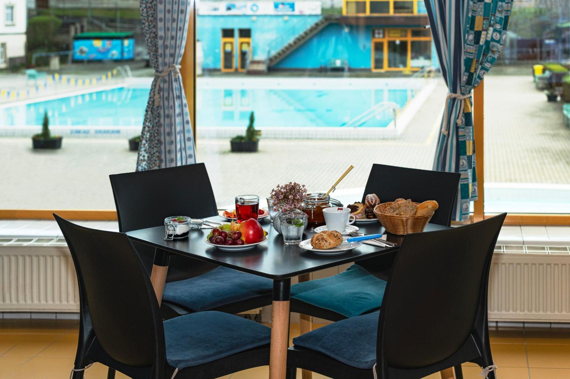 Aqua Hotel Дечин Экстерьер фото
